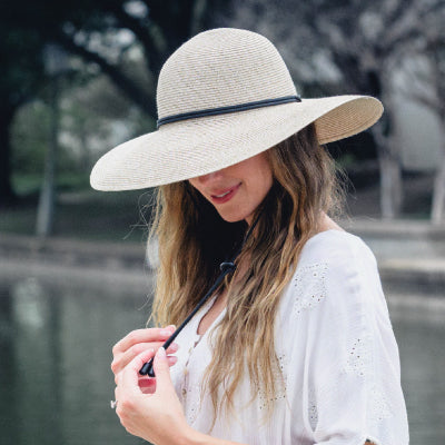 Lo que tu sombrero sí puede hacer por tu piel